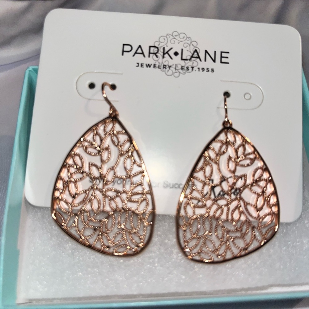 Park Lane Fable Earrings With Necklace